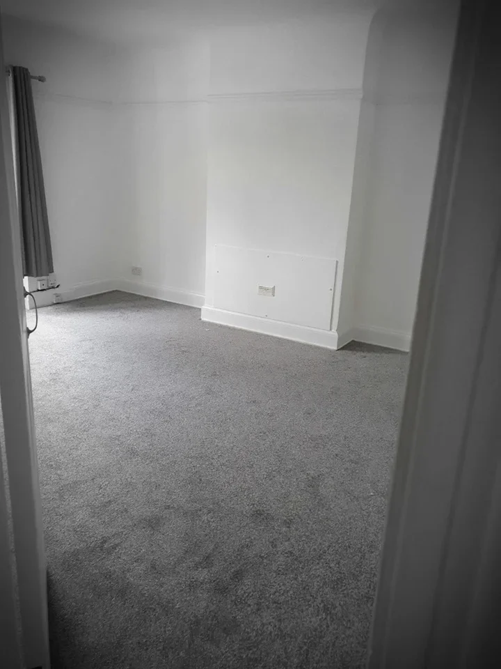 Flat Osterley Court in Greater London