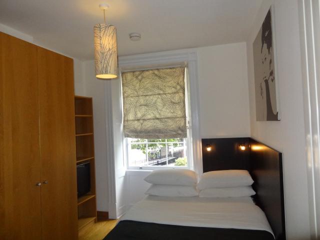 Flat Cartwright Gardens in Greater London