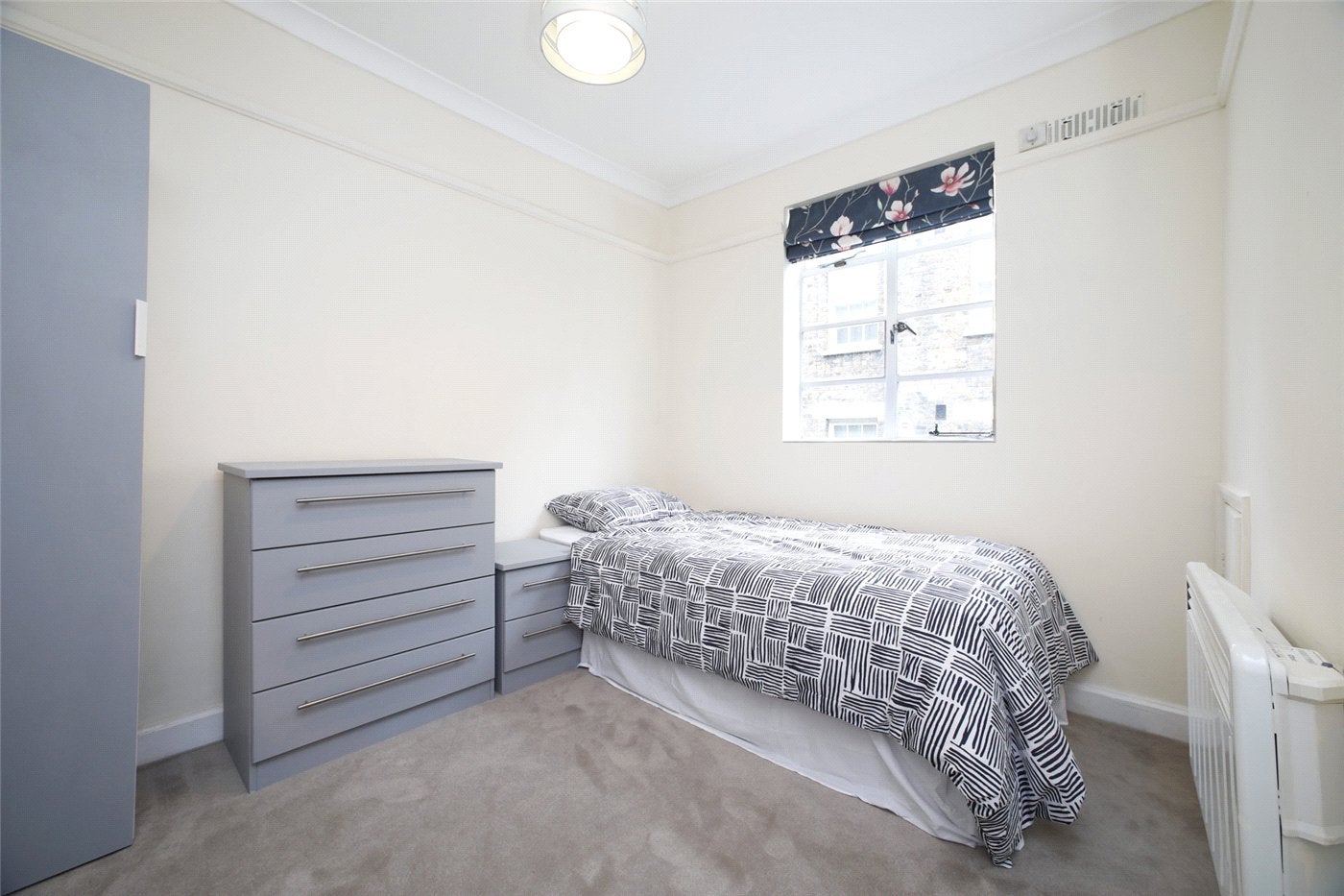 Flat Gower Mews in Greater London