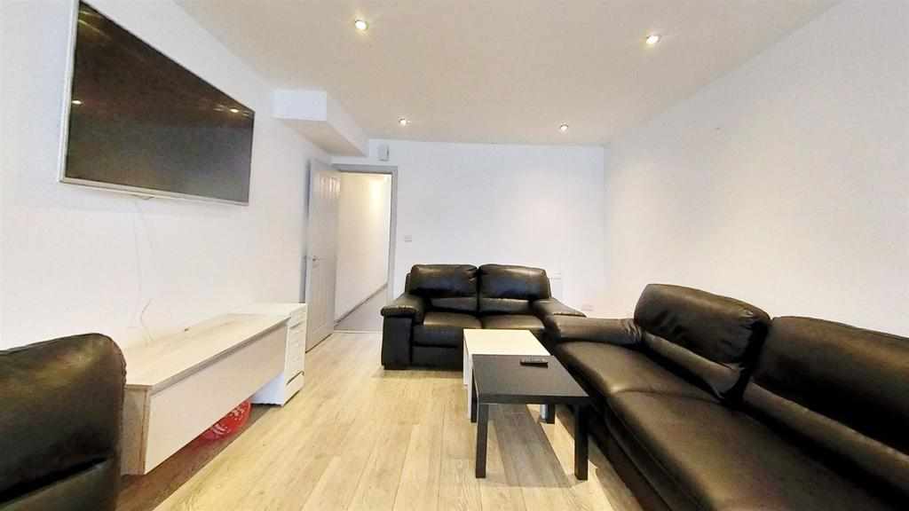Flat Tiverton Road in Birmingham