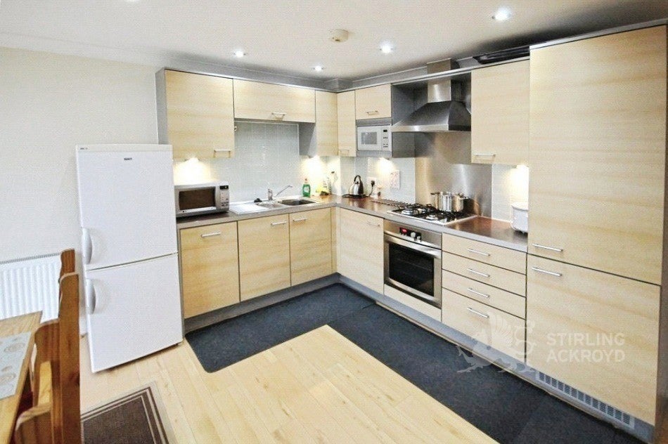 Flat Corrie Road in Borough of Runnymede