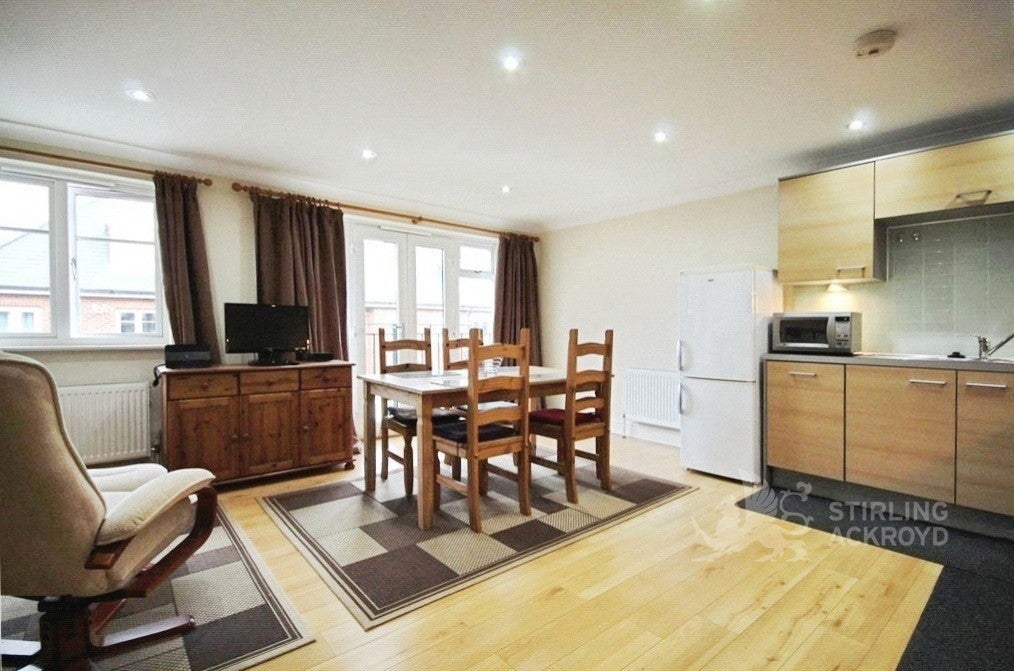 Flat Corrie Road in Borough of Runnymede