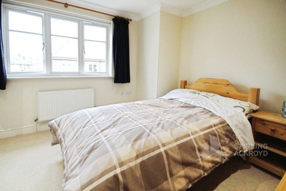 Flat Corrie Road in Borough of Runnymede