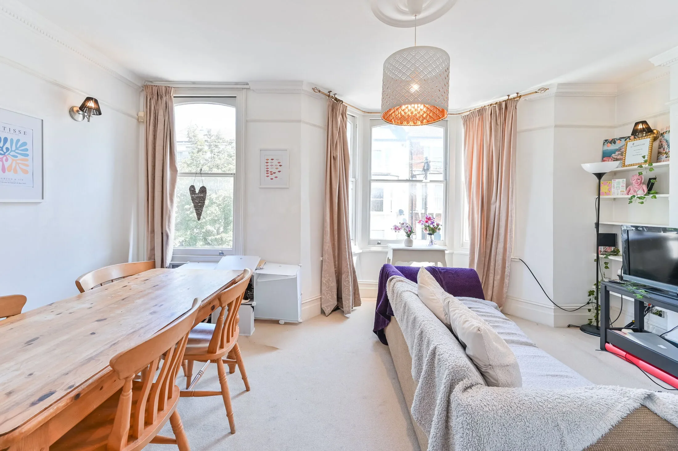 Flat Solon New Road in Greater London
