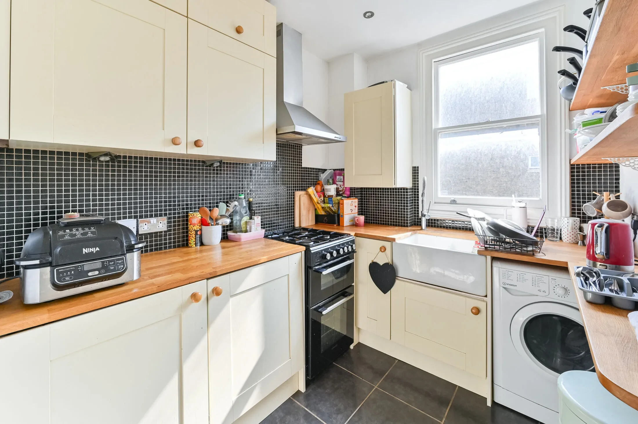 Flat Solon New Road in Greater London