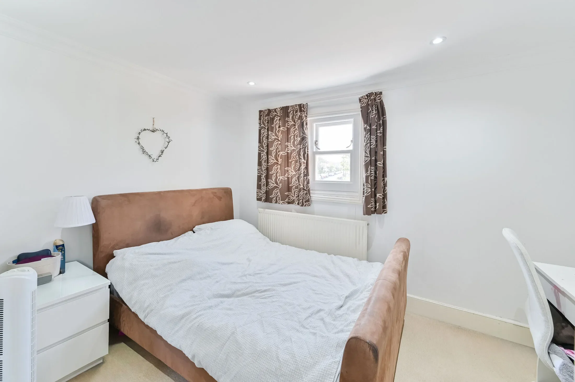 Flat Solon New Road in Greater London
