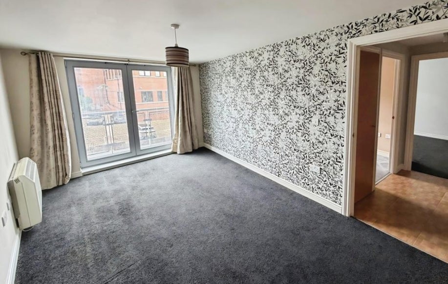 Flat Kelvin Gate in Bracknell