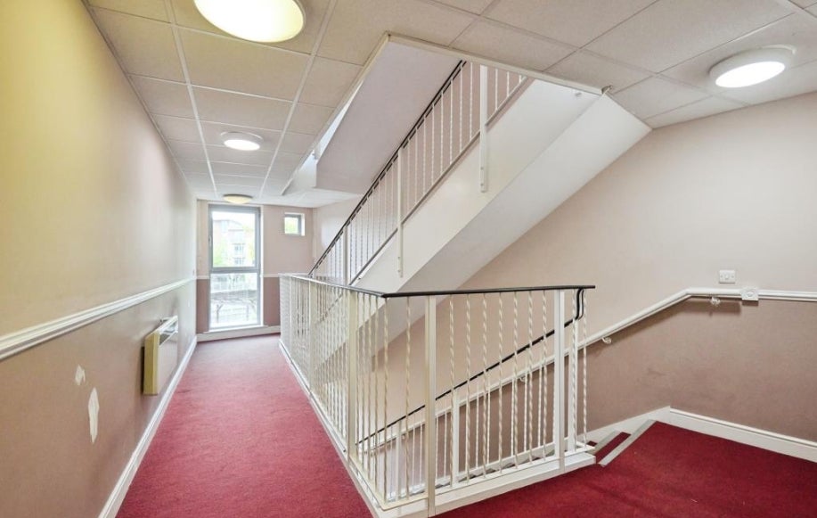 Flat Kelvin Gate in Bracknell