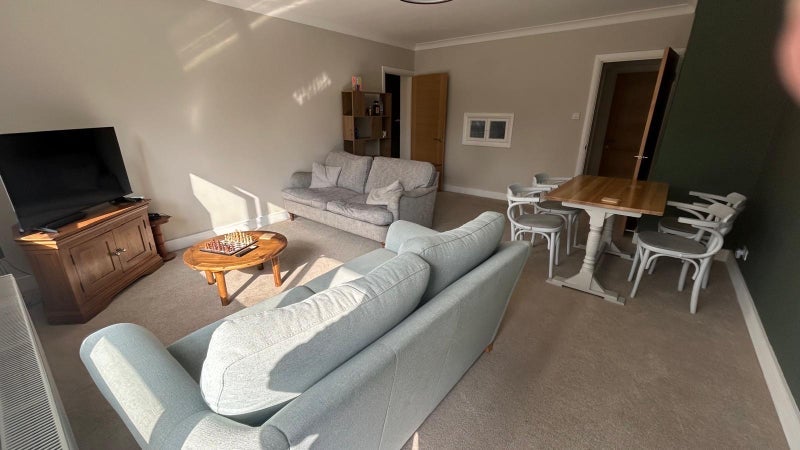 Room Ray Mill Road East in Maidenhead