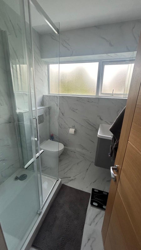 Room Ray Mill Road East in Maidenhead