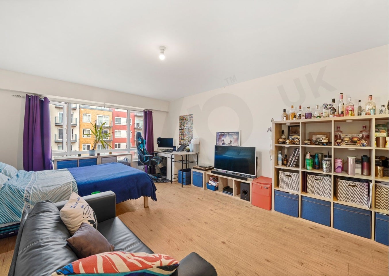 Flat Heritage Avenue in Greater London