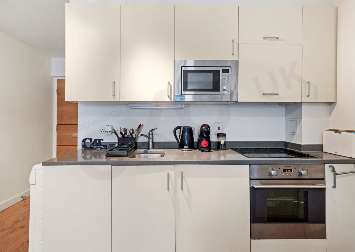 Flat Heritage Avenue in Greater London
