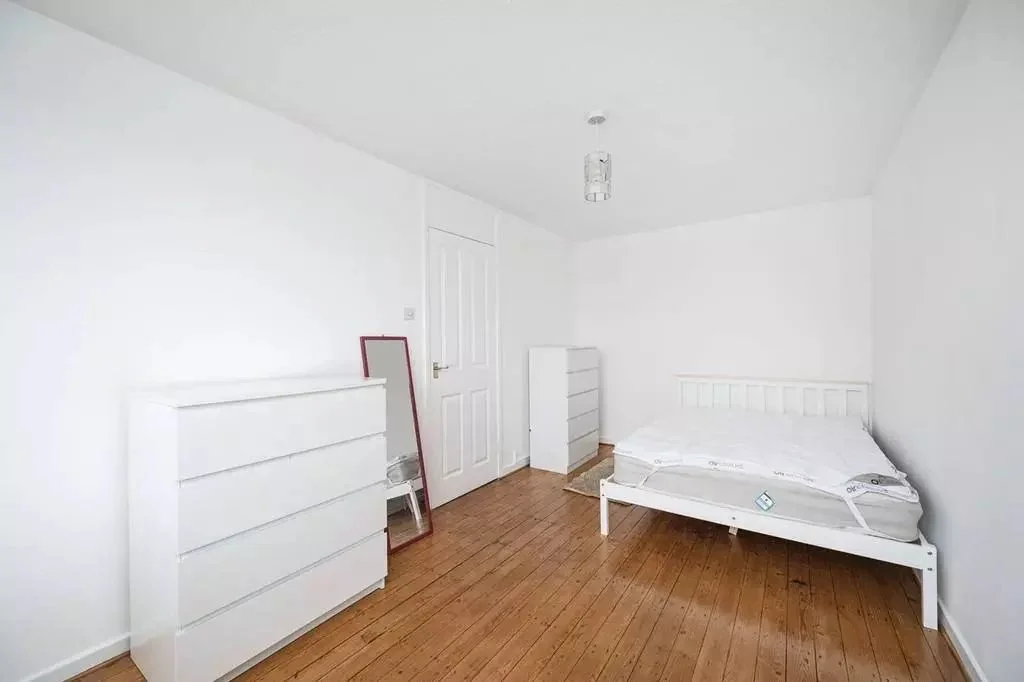 Room Mansford Street in Greater London