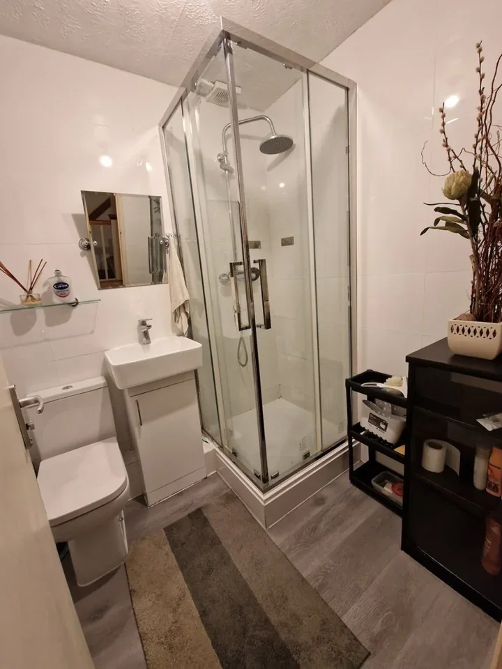 Room Church Place in Greater London