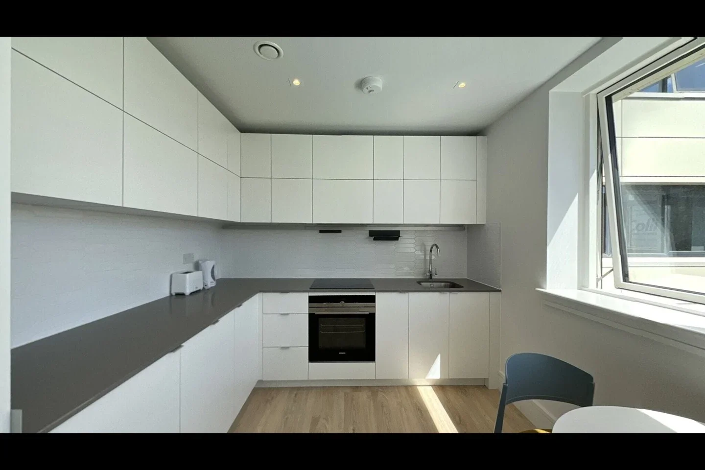 Flat Olympic Way in Greater London