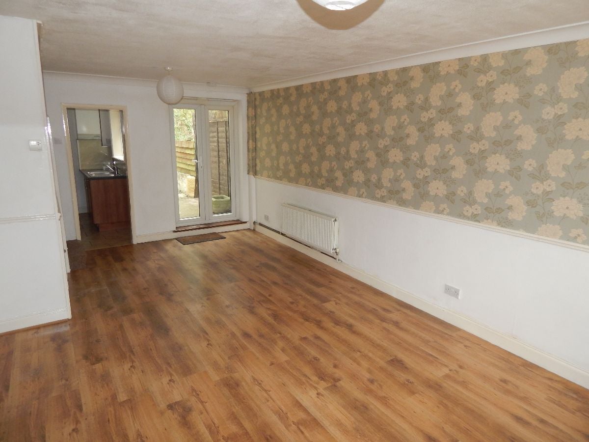 Flat Heathfield Avenue in Dover