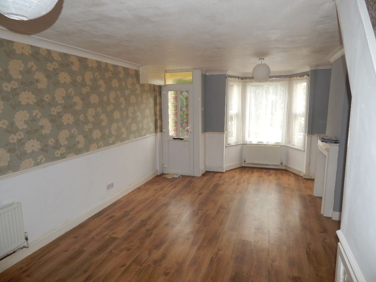 Flat Heathfield Avenue in Dover