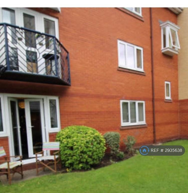 Flat Winnipeg Quay in Salford