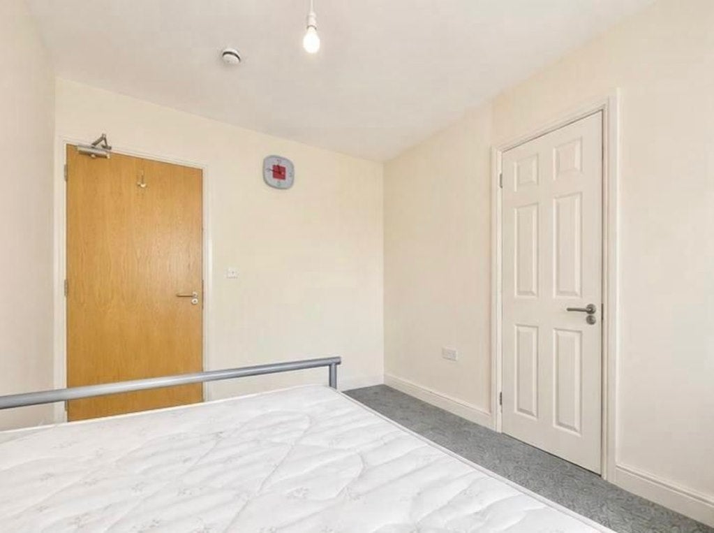 Room Foleshill Road in Coventry