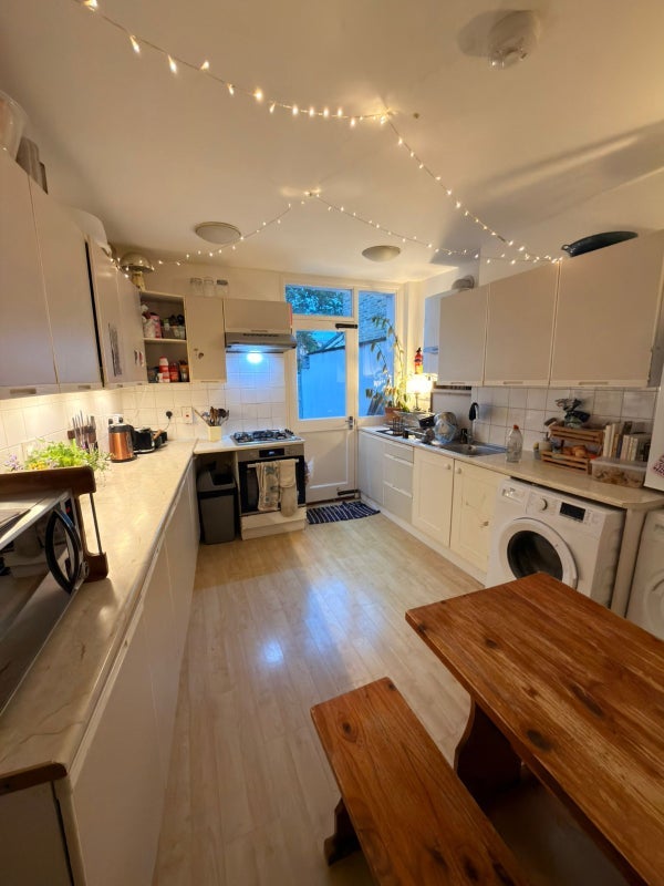 Room Harold Road in Greater London