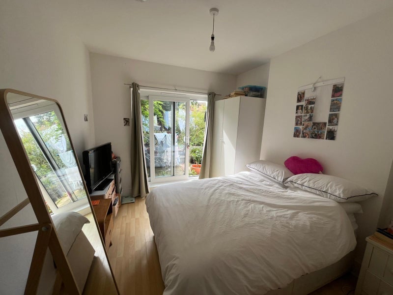 Room Harold Road in Greater London