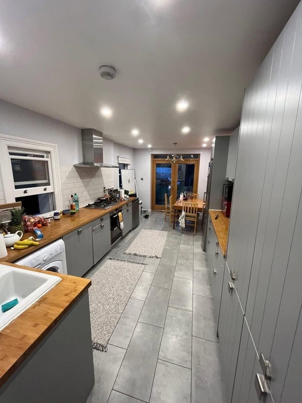 Room Ossian Road in Greater London