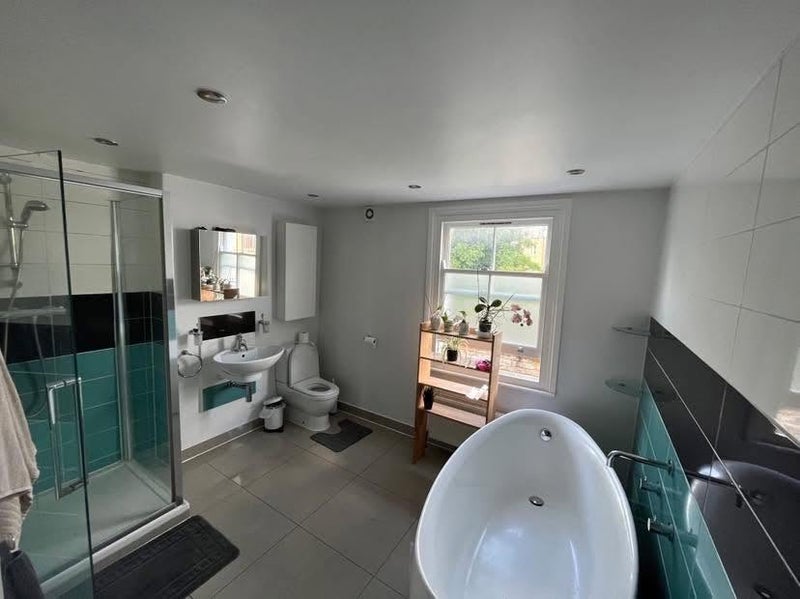 Room Ossian Road in Greater London