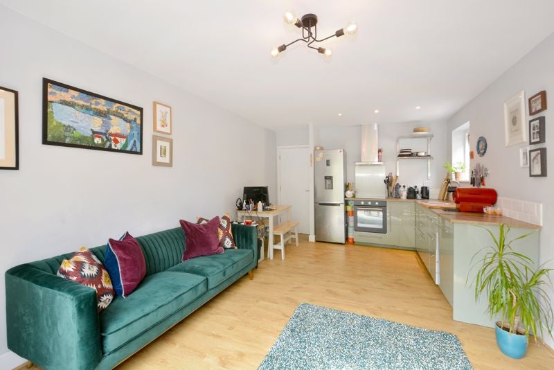 Flat Capulet Square in Greater London