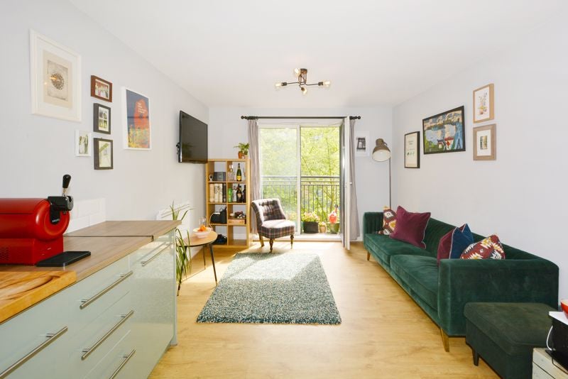 Flat Capulet Square in Greater London