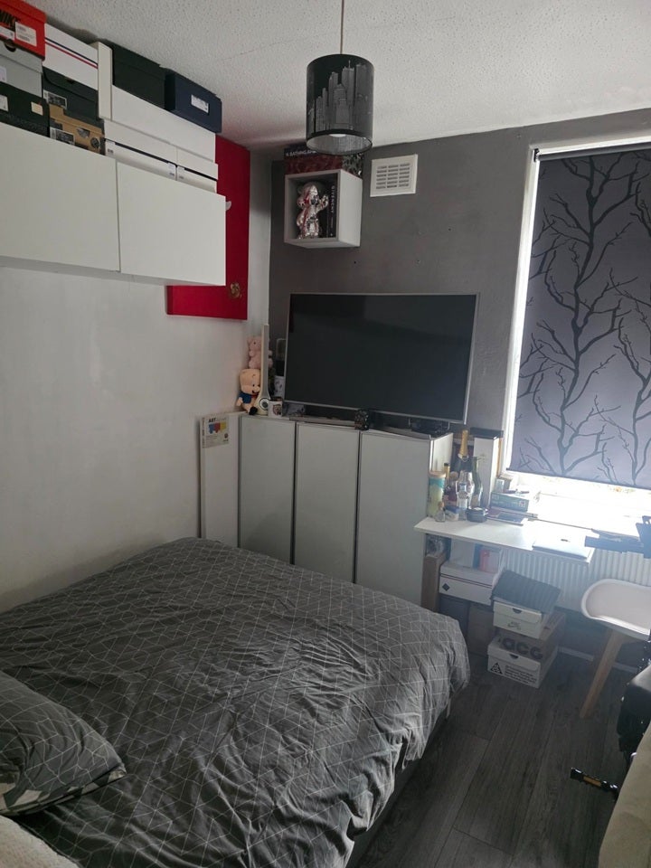 Flat Stewarts Road in Greater London