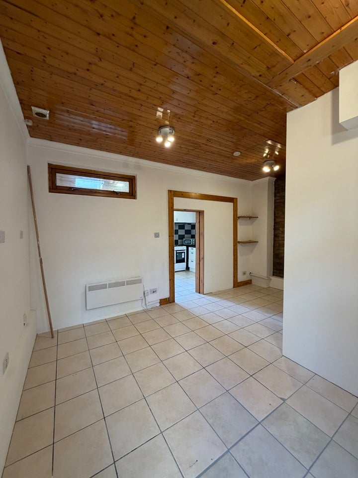 Flat Baronet Grove in Greater London