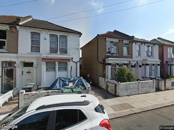 Flat Baronet Grove in Greater London