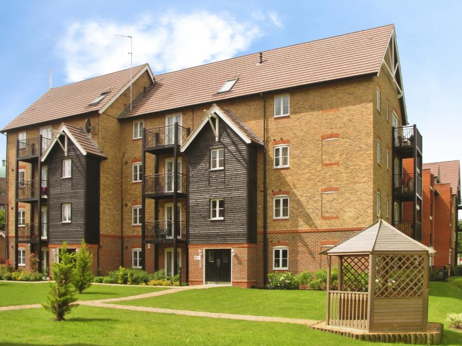 Flat Wye Gardens in High Wycombe