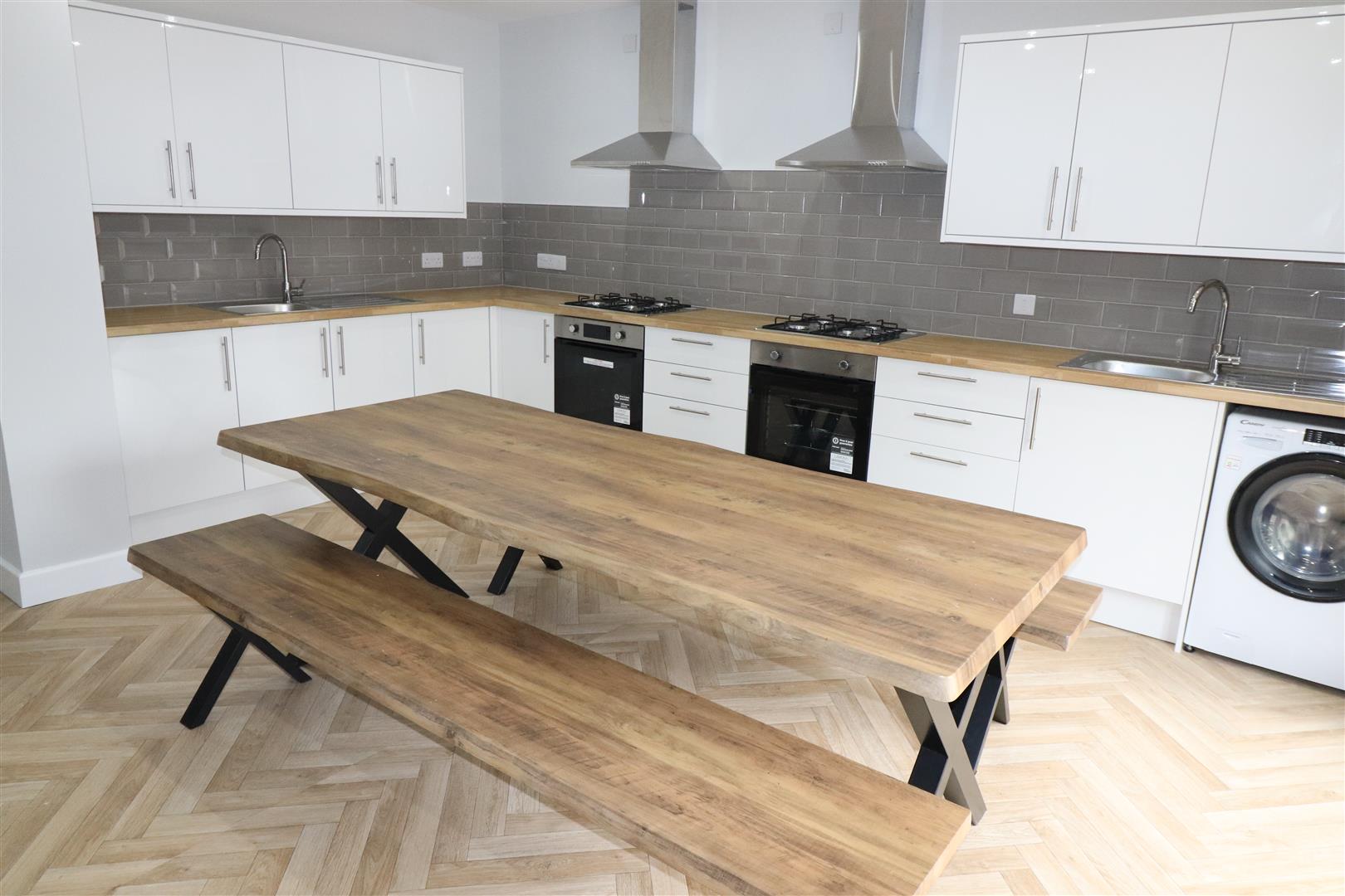 Flat Charter Avenue in Coventry