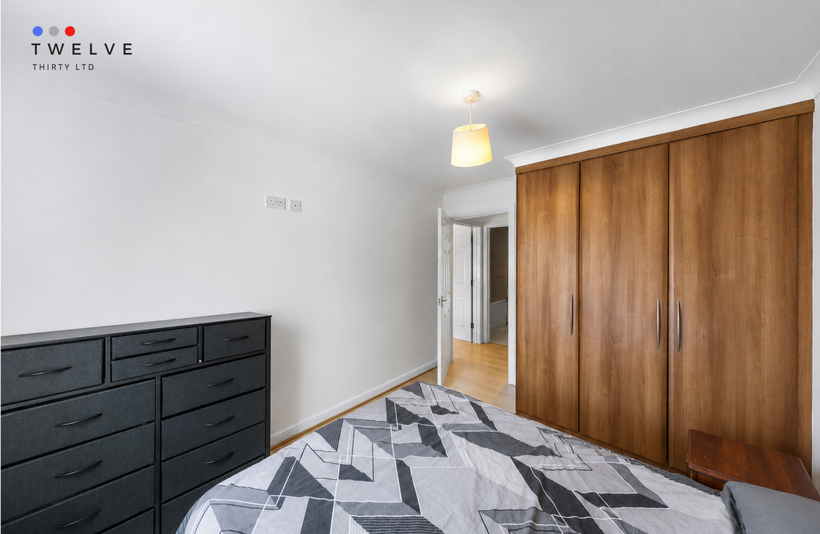 Flat Ravenscroft Road in Greater London