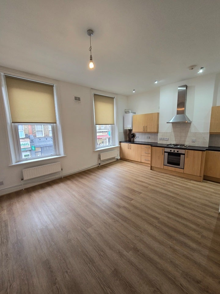 Flat Lower Clapton Road in Greater London