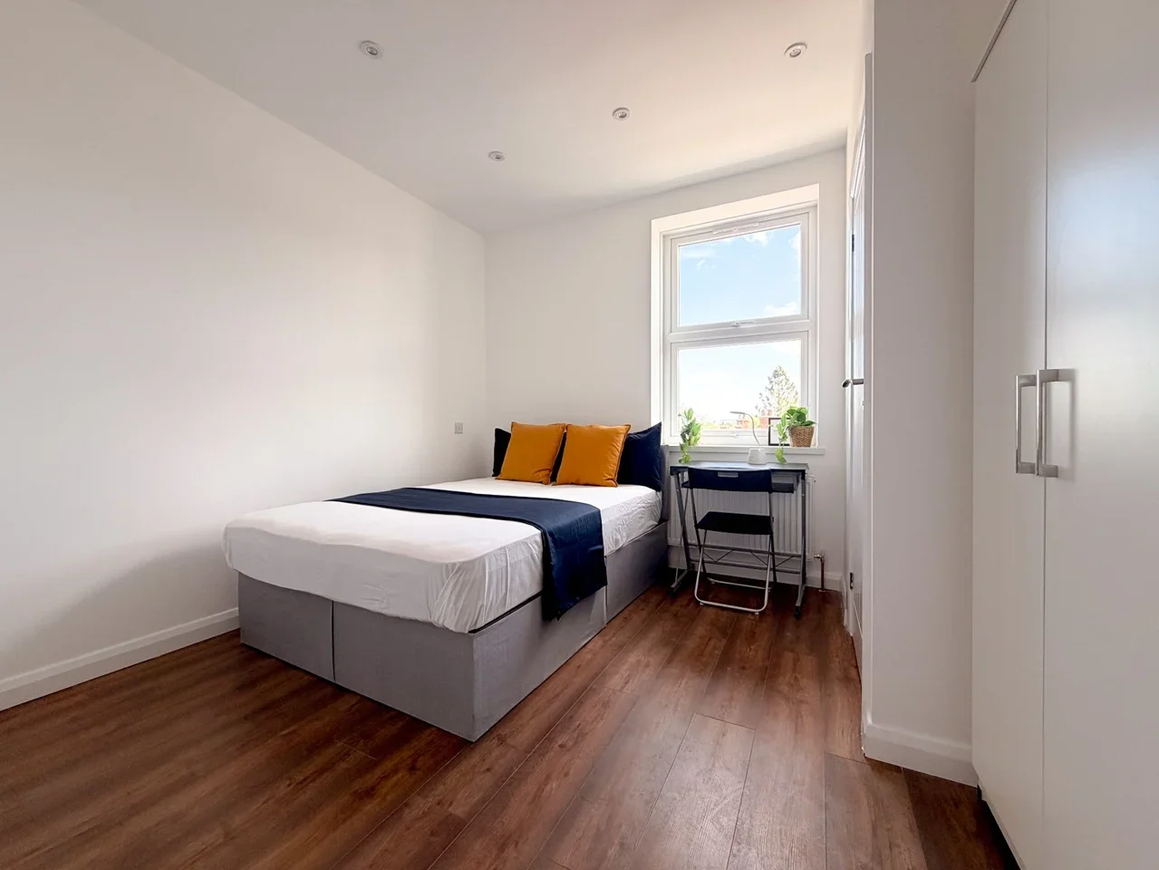Room Harrow Road in Greater London
