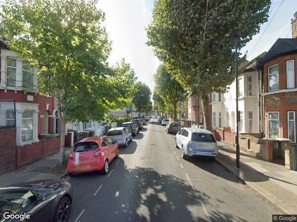 Flat Third Avenue in Greater London