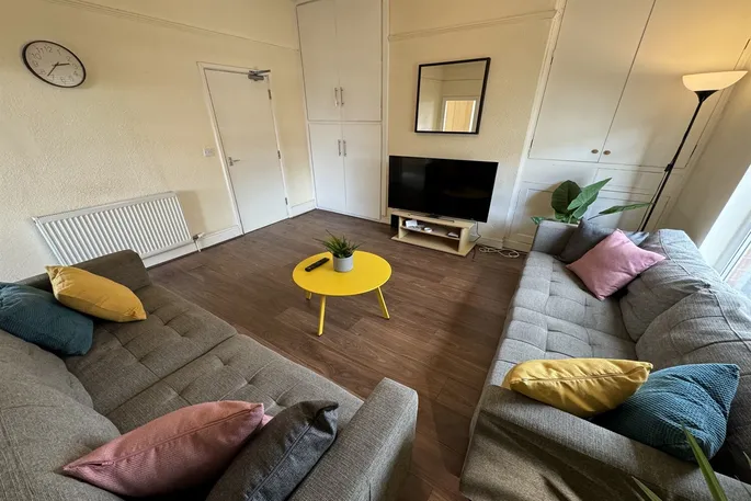 Room High Road in Nottingham