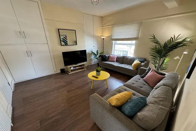 Room High Road in Nottingham