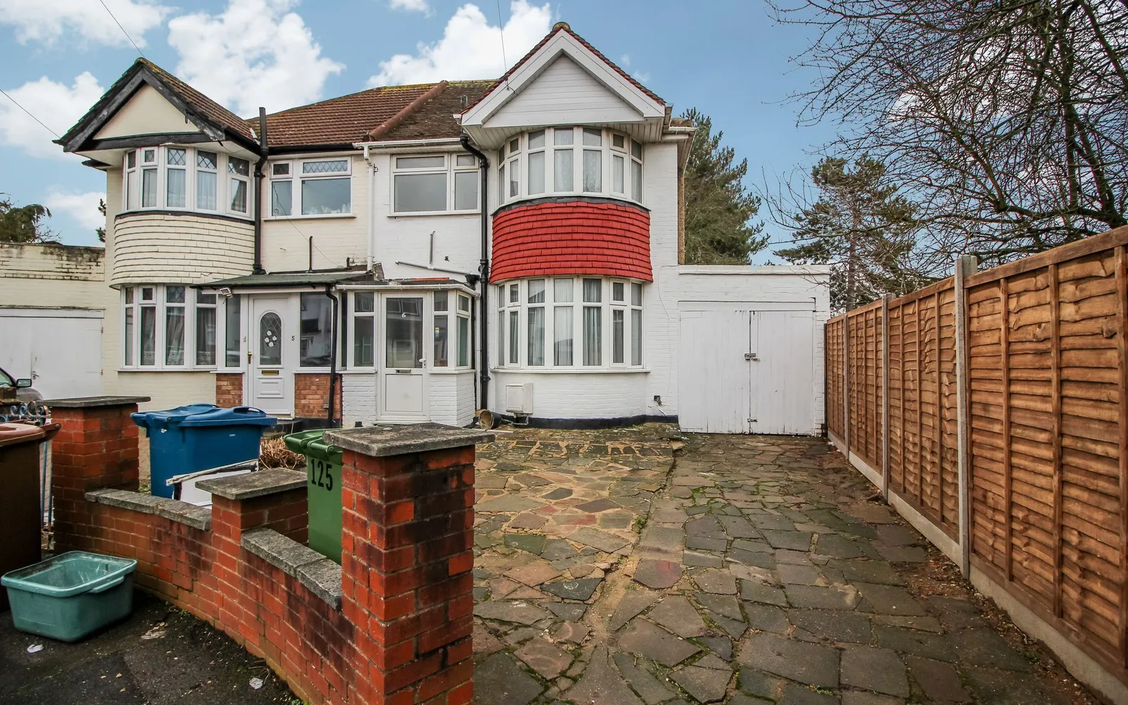 House Court Close in Greater London