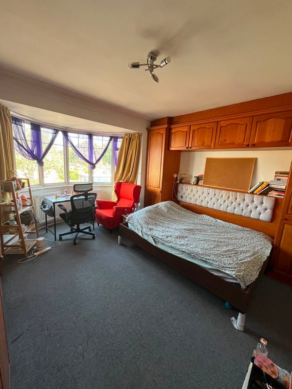 Room Oakfield Road in Greater London