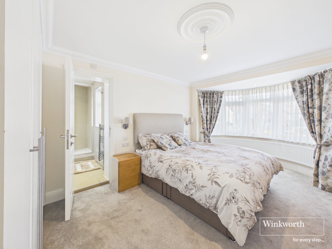 Flat Knightswood Close in Greater London