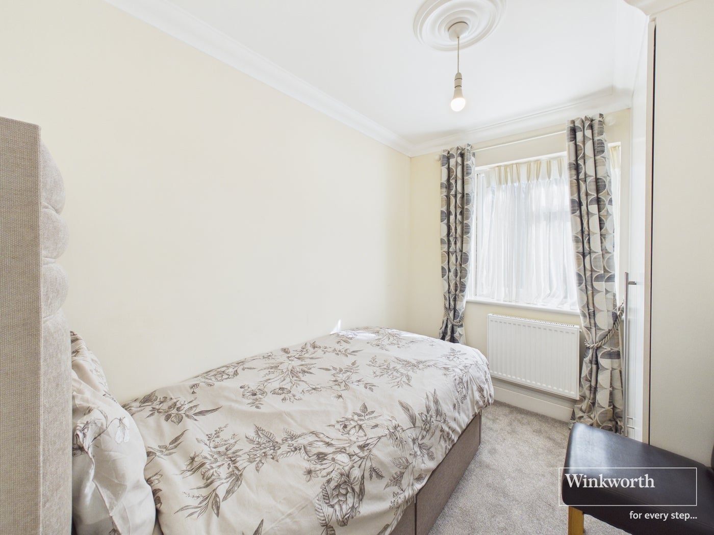 Flat Knightswood Close in Greater London