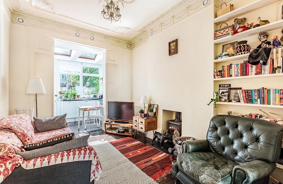 Flat Hemingford Road in Greater London