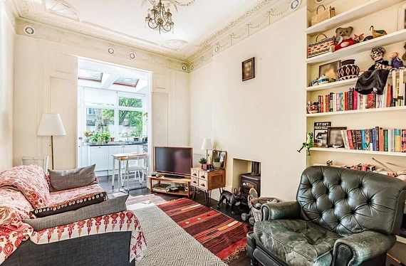 Flat Hemingford Road in Greater London