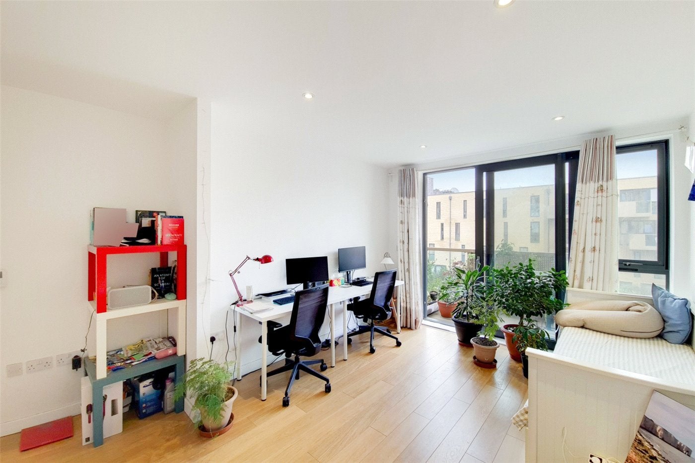 Flat Harford Street in Greater London