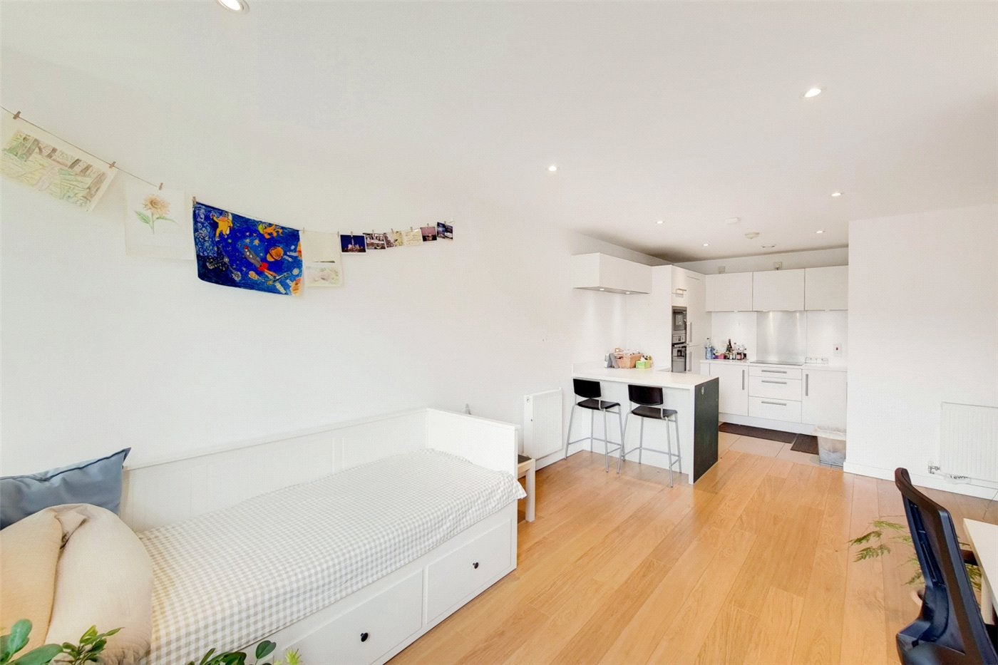 Flat Harford Street in Greater London