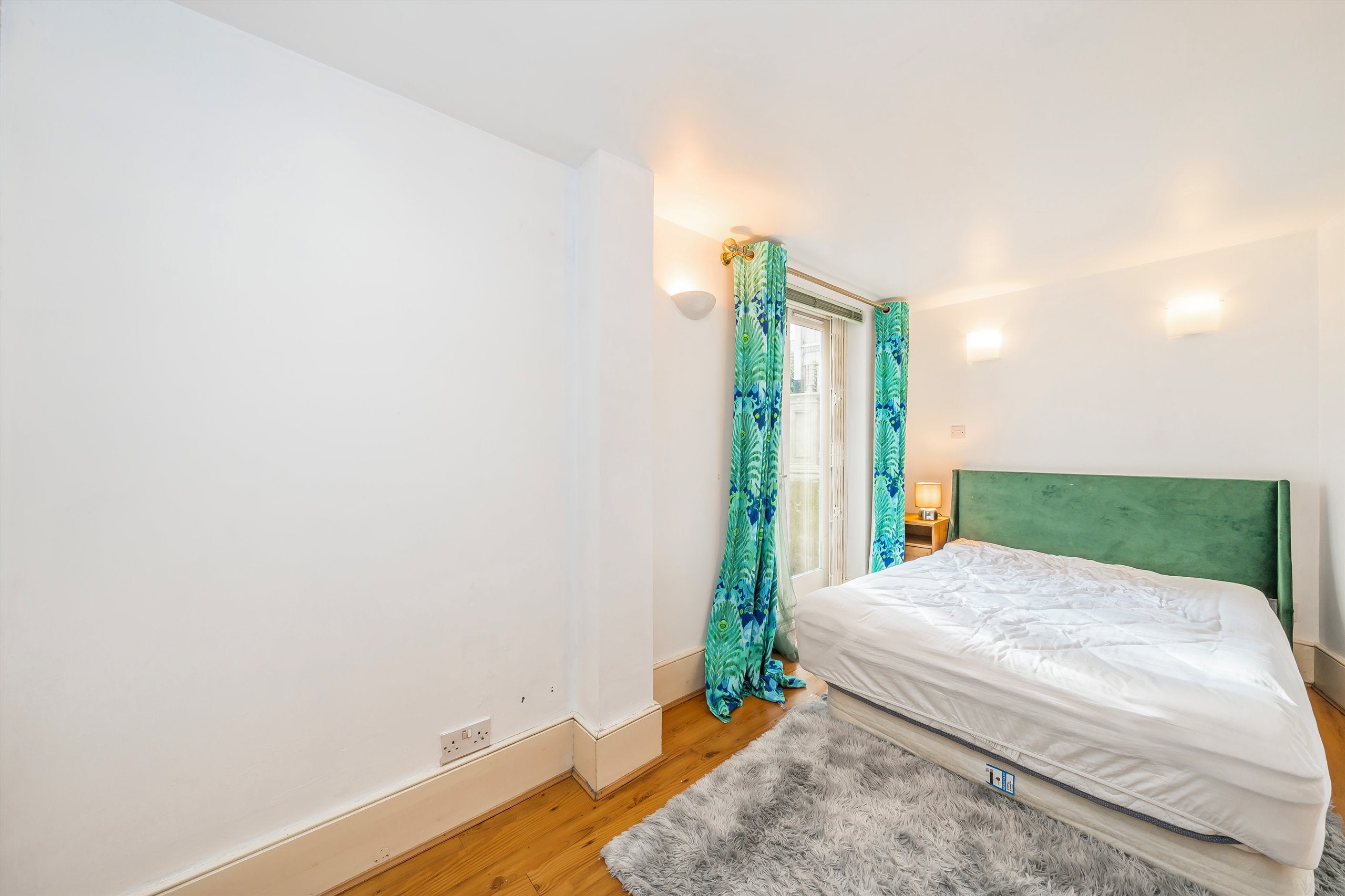 Flat Barclay Road in Greater London