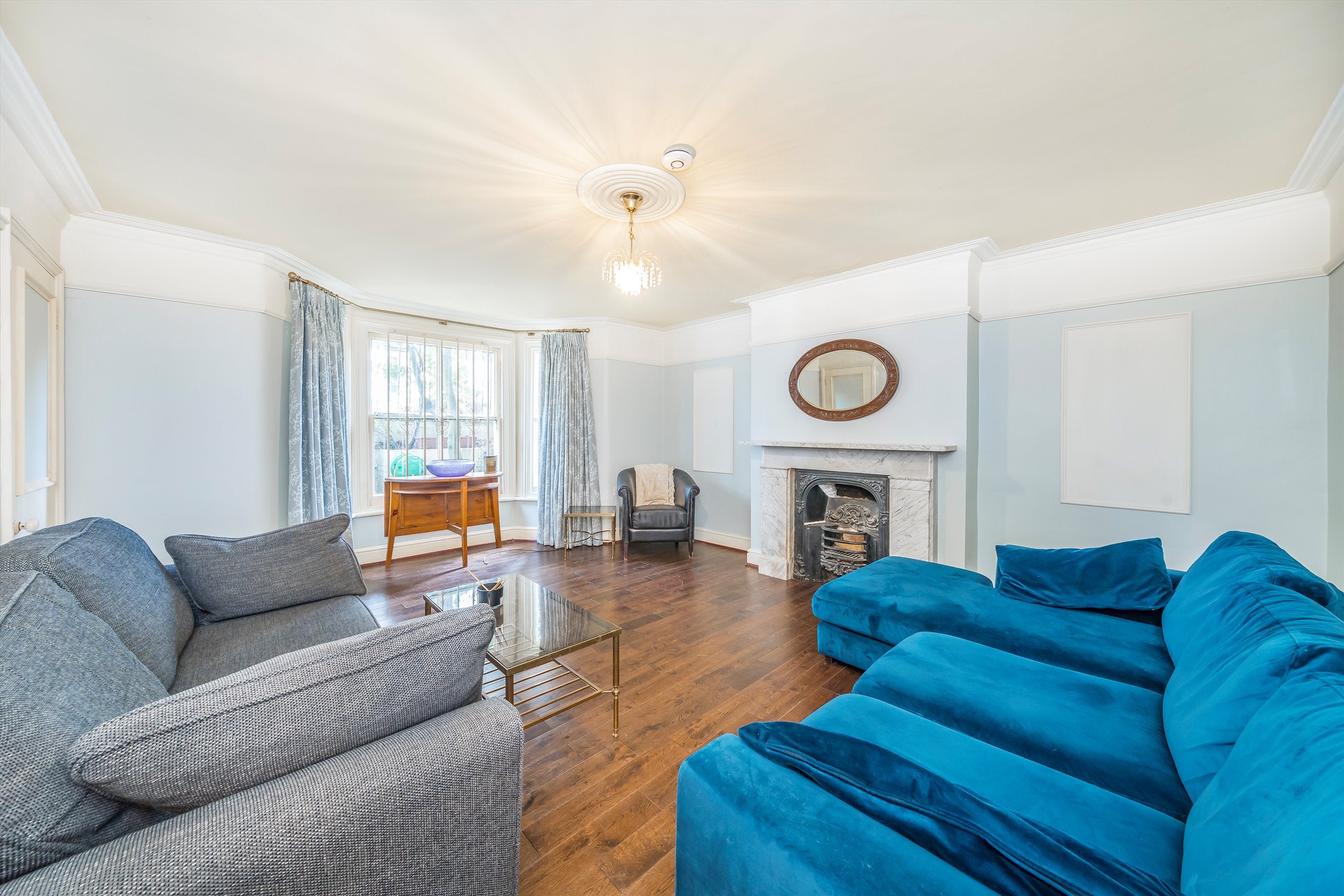Flat Barclay Road in Greater London